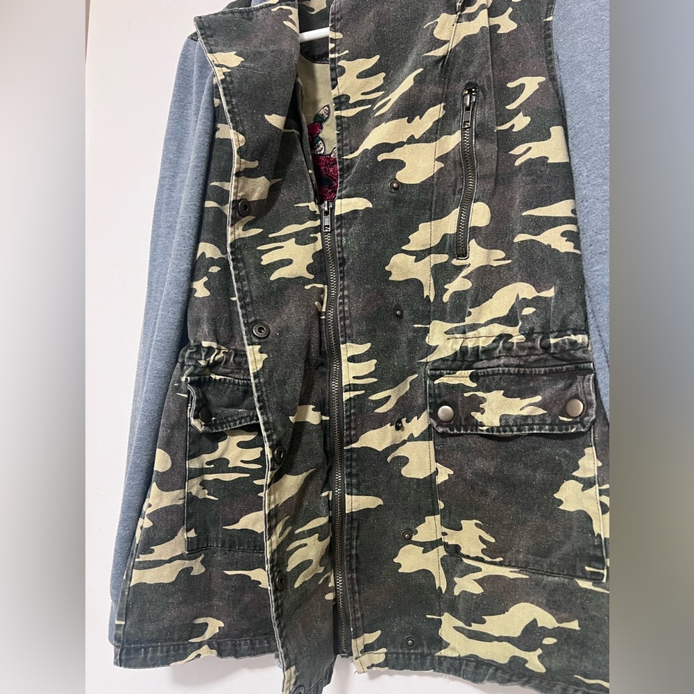 Sadie And Sage Camo Jacket Size Small - image 4